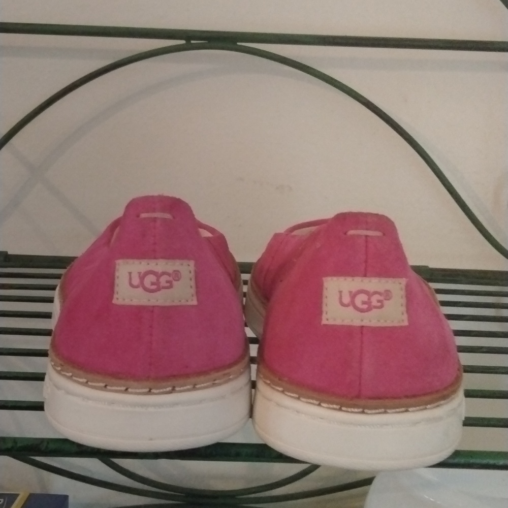 ♥️UGG SHOES ♥️ - Picture 4 of 9